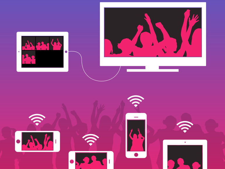 PartySnapper erlaubt es Party-Fotografen ihre Fotos automatisch an ein Host-iPhone oder -iPad zu übermitteln, das aus den Bildern automatisch eine Slideshow bastelt.