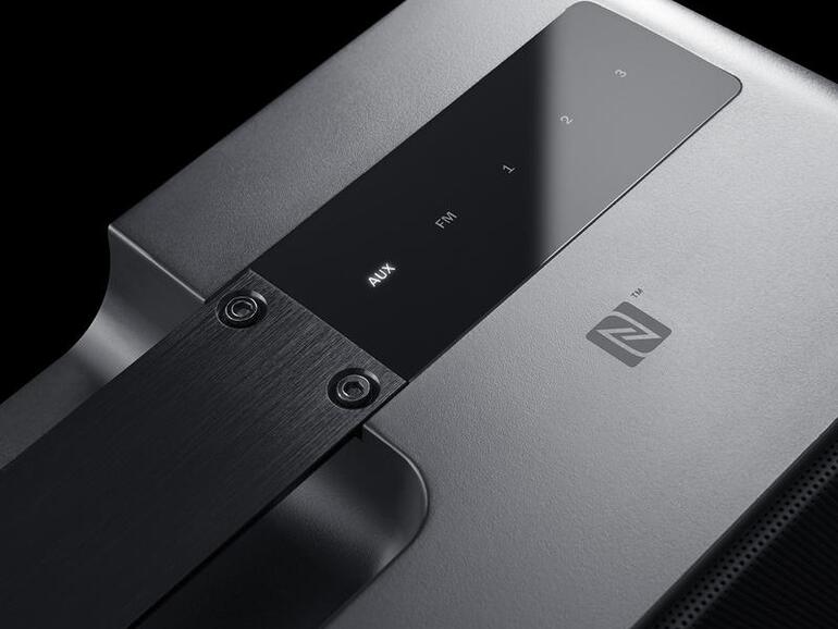 Sensortasten zur Radiosteuerung und Auswahl des Klinkeneingangs