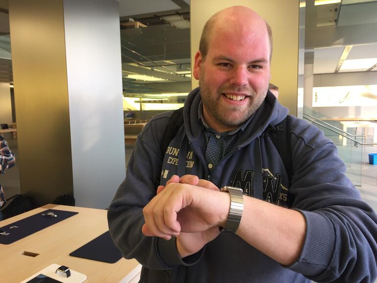 Sebastian Schack live vor Ort im Hamburger Apple Store