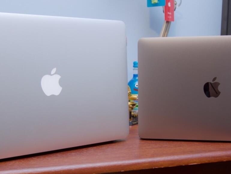 MacBook Air und MacBook im Vergleich - aufgeklappt