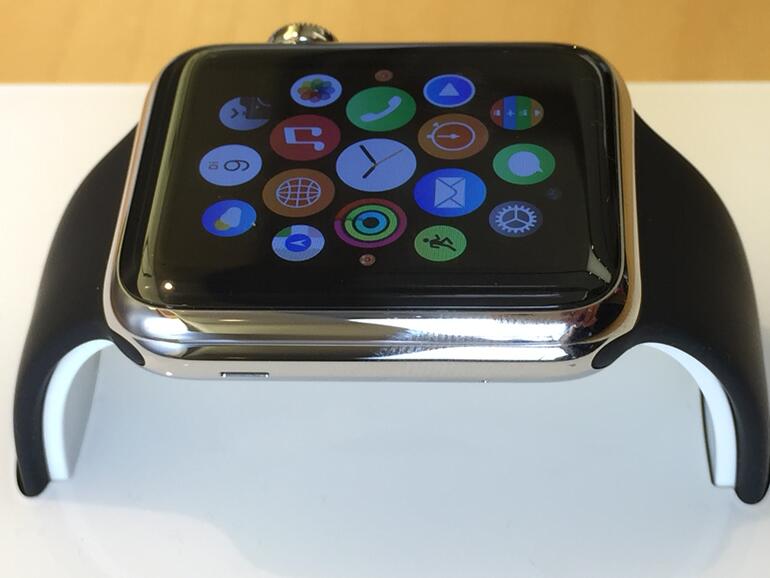 Einer Umfrage von Reuters / Ipsos zufolge wollen sich 15 Millionen Amerikaner die Apple Watch kaufen. Vor allem Männer zeigen sich von der Smartwatch begeistert.