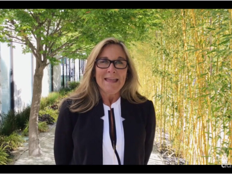 Internes Video an die Belegschaft bei Apple - Angela Ahrendts brieft die Apple Store-Mitarbeiter