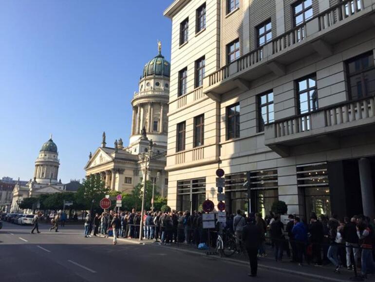 Der einzige Ort in Deutschland, an dem die Apple Watch derzeit direkt im Laden gekauft werden kann, ist die Luxusboutique Corner in Berlin am Gendarmenmarkt