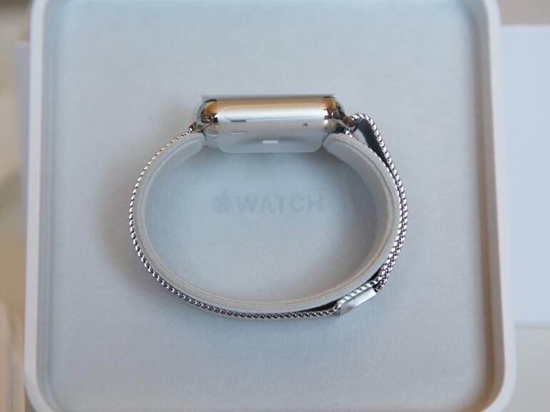 In der Schachtel schlummert die Apple Watch Milanaise