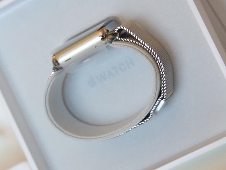 In der Schachtel schlummert die Apple Watch Milanaise