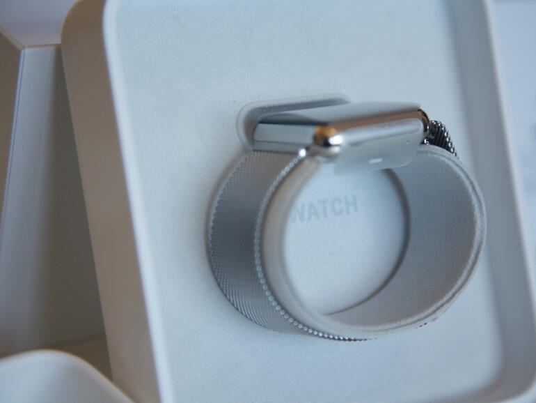 In der Schachtel schlummert die Apple Watch Milanaise