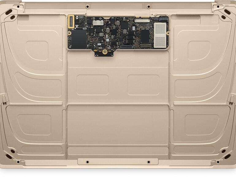 Der eigentliche Computer im Gehäuse ist winzig. Den Rest füllt Apple mit Akkus auf.