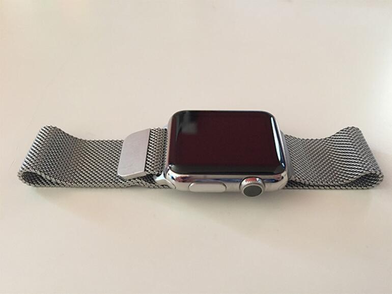 Auch im Seitenprofil macht die Apple Watch mit Malaise-Armband eine gute Figur
