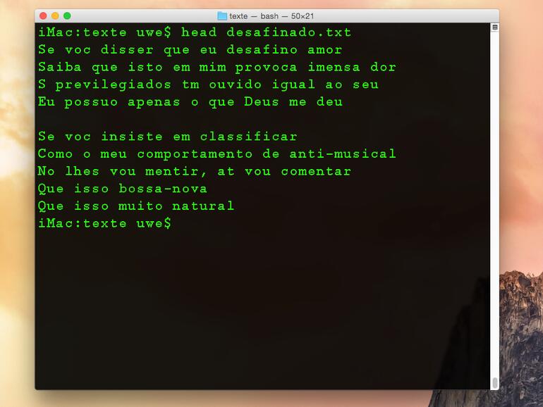 „head“ zeigt die ersten zehn Zeilen einer Textdatei, „tail“ die letzten zehn Zeilen.