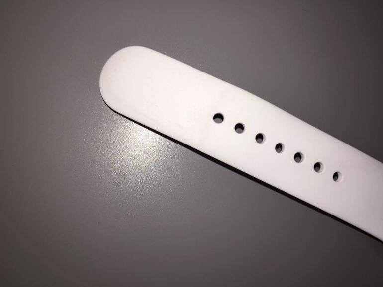 Die Aufnahme ist nicht hunderprozentig rein, da sie mit dem iPhone unter suboptimalen Lichtverhältnissen gemacht wurde, wie der Leser angibt, doch bei genauem Hinsehen erkennt man eine leichte Verfärbung