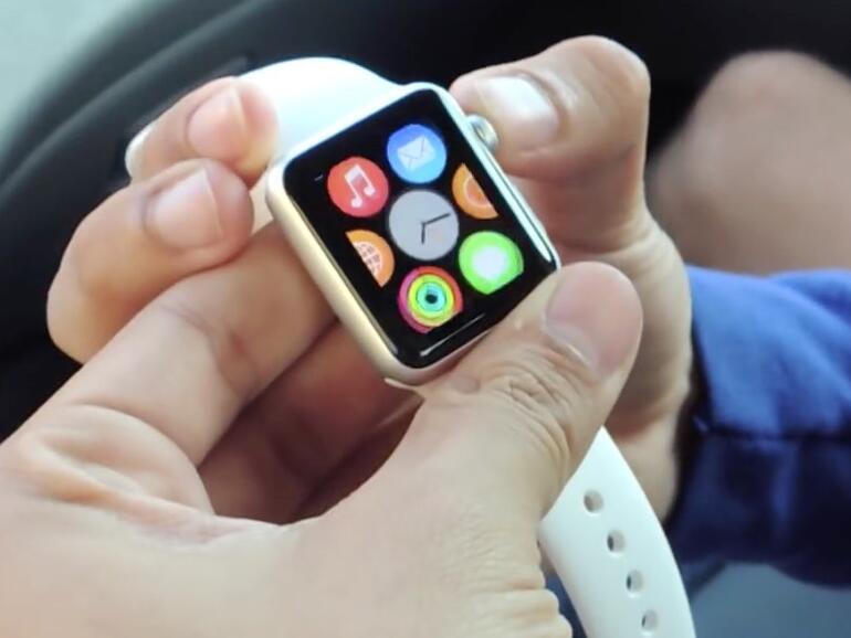 Apple Watch lässt sich ohne PIN-Eingabe von Anwender zu Anwender weitergeben.