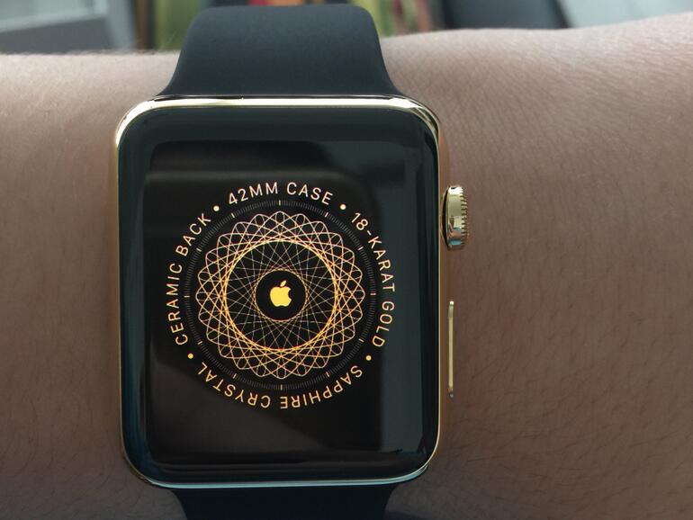 Die goldene Apple Watch  nach der Einrichtung.