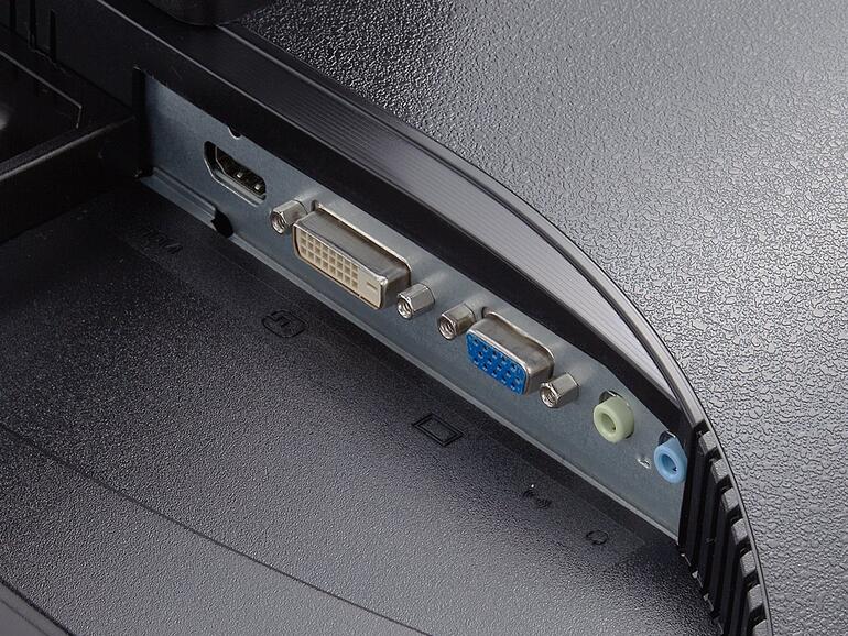 An Video-Anschlüssen mangelt es nicht.