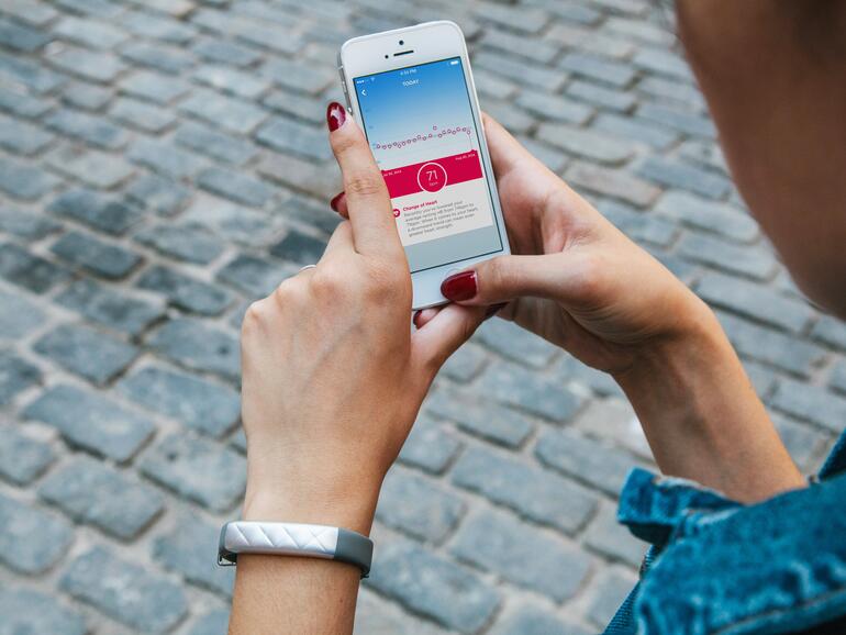 Einem neuen Bericht zufolge könnten Jawbones Fitnesstrecker, zum Beispiel das UP2 und UP3, bald wieder in den Apple Stores erhältlich sein