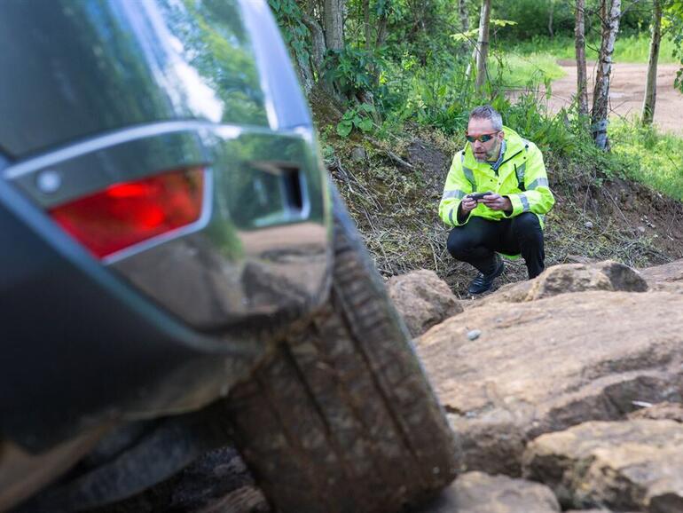 Ferngesteuerter Geländewagen 