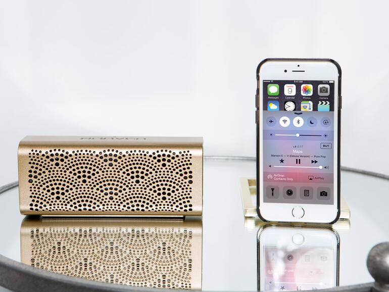 Der elegante Bluetooth-Lautsprecher Braven Lux ist ein richtiges Multitalent.