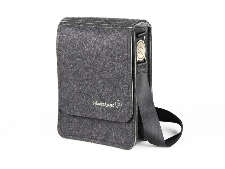 Der Deichkönig ist eine hochwertige Umhängetasche aus Wollfilz für das iPad und iPad Air.