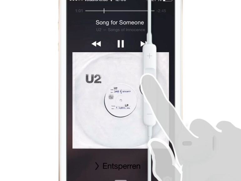 Um innerhalb eines Songs vor- und zurückzuspulen, müssen Sie nicht das iPhone aus der Tasche kramen, es genügt eine Tastenfolge auf den EarPods