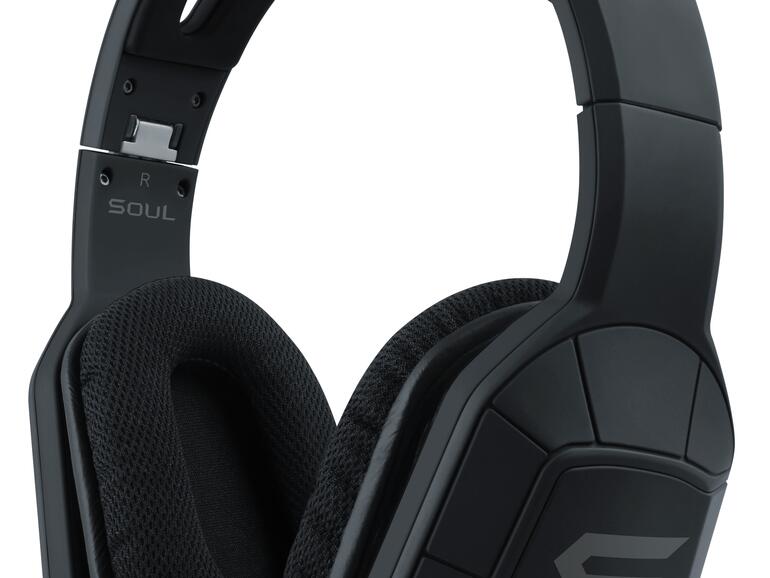 Die Sportkopfhörer Soul COMBAT+ verfügen über zwei Paar wechselbare Ohrpolster: aus Comply Schaumstoff und Mesh-Ohrpolster.