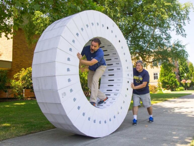 Hamsterrad aus iMac-Kartons: Ein gegebenenfalls echt teurer Spaß