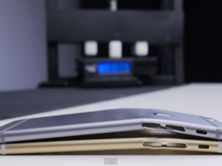 Die gebogenen Schalen im direkten Vergleich - beim iPhone 6s dauert es deutlich länger, bis sich etwas rührt