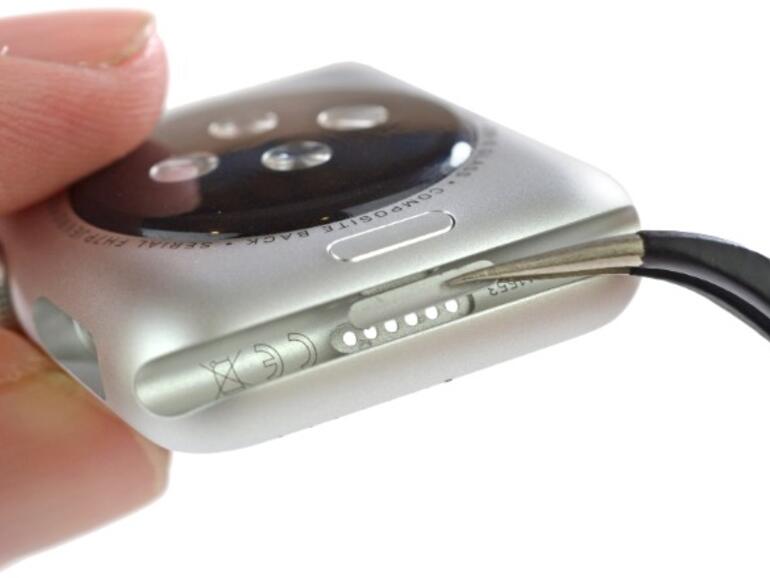 Apple Watch mit geöffnetem Port