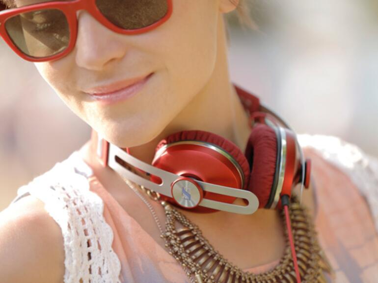 Life &amp; Style

Kopfhörer sind seit langem nicht mehr nur ein Mittel, um Musik zu hören. Sie sind inzwischen für viele ein tägliche Begleiter und sogar ein modisches Accessoire. Daher verbergen sich hinter dem Begriff Life &amp; Style die...