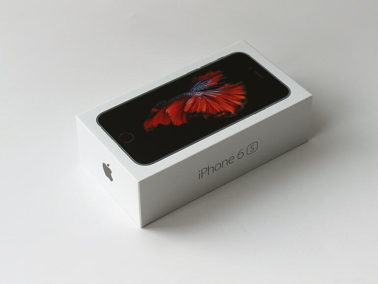 Das Bild auf der iPhone-6s-Packung zeigt bereits eines der neuen Live-Hintergrundbilder.