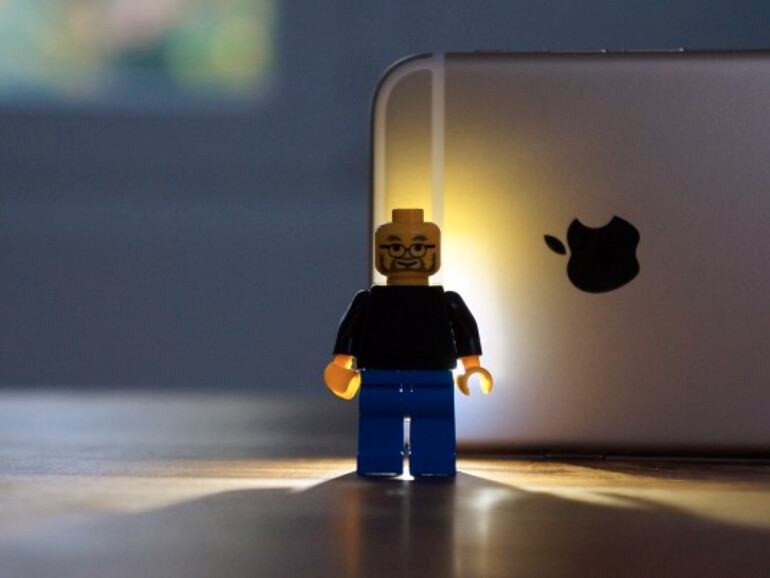 Für 12,90 Euro können sich Tech-Fans berühmte Persönlichkeiten als Lego-Figuren kaufen, zum Beispiel Steve Jobs.