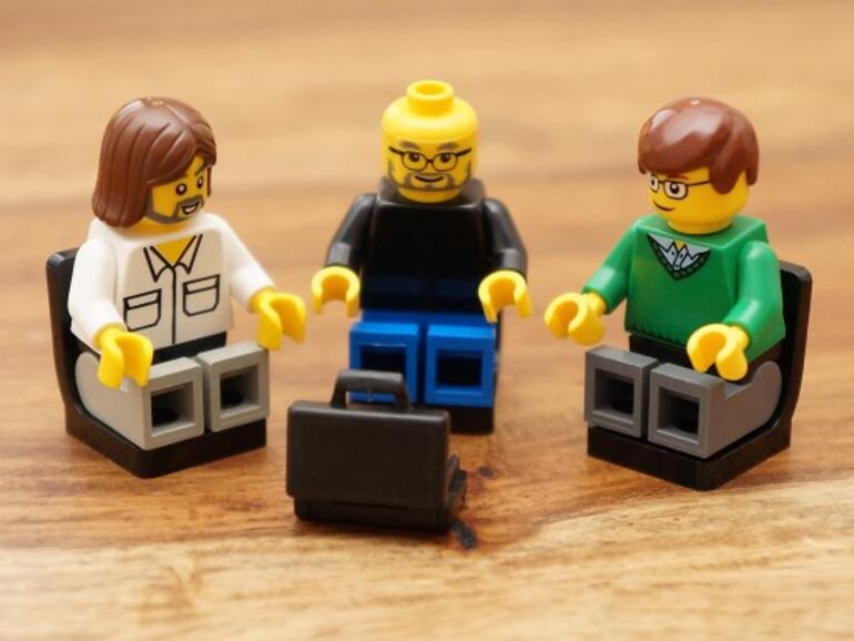 Für 12,90 Euro können sich Tech-Fans berühmte Persönlichkeiten als Lego-Figuren kaufen, zum Beispiel Steve Jobs.