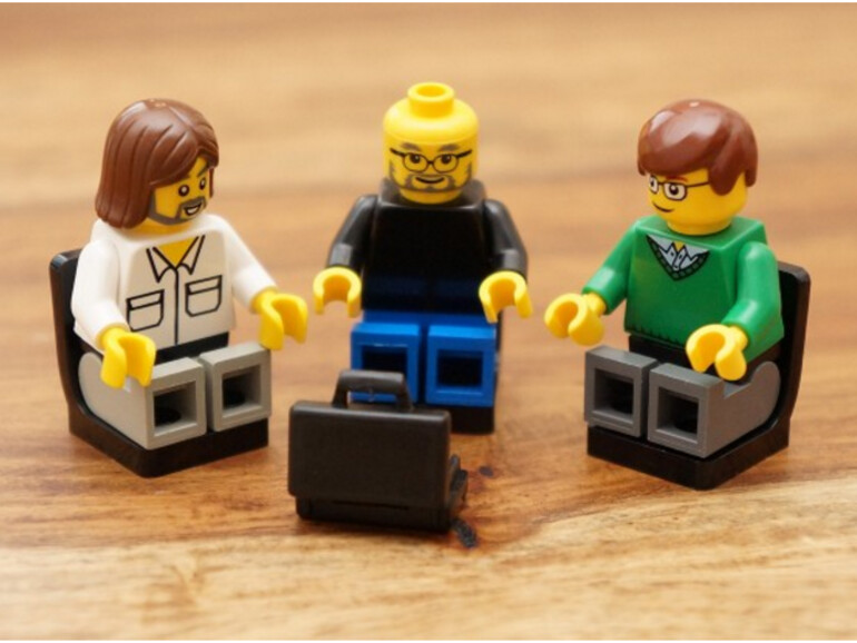Für 12,90 Euro können sich Tech-Fans berühmte Persönlichkeiten als Lego-Figuren kaufen, zum Beispiel Steve Jobs.
