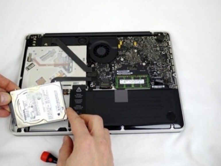 Der Umbau mit dem SSD-Bundle ist nicht schwer und dauert nur rund 30 Minuten.