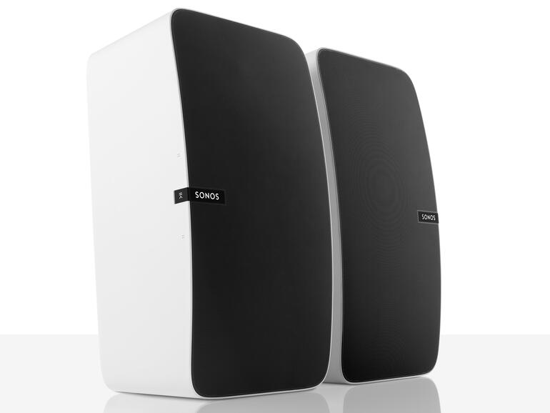 Der ultimative Luxus: Zwei Play:5 als Stereo-Paar. Wer noch mehr Bass will, ergänzt um einen Subwoofer.