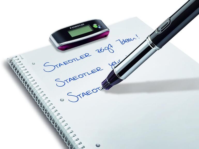 Der Stift von Staedtler liegt gut in der Hand und macht auch optisch einen guten Eindruck.