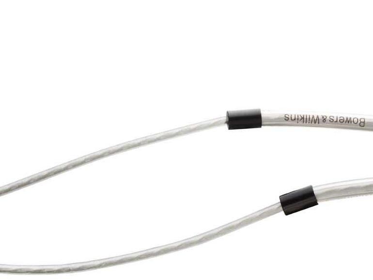 Bei den C5 von Bowers &amp; Wilkins kann das die Schlaufe des Kabels verstellt werden, um einen optimalen Sitz im Ohr zu gewährleisten.