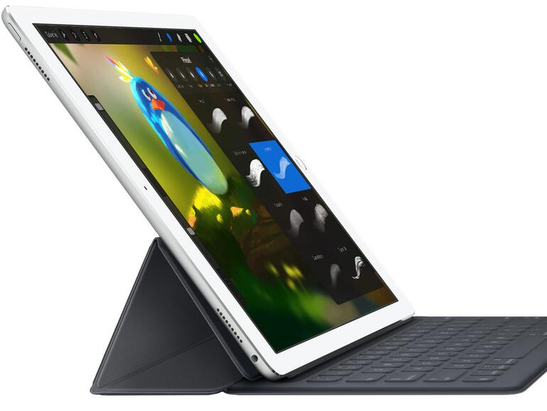 Das Smart Keyboard muss nicht erst mit dem iPad gekoppelt werden. Einfach anschließen und fertig!