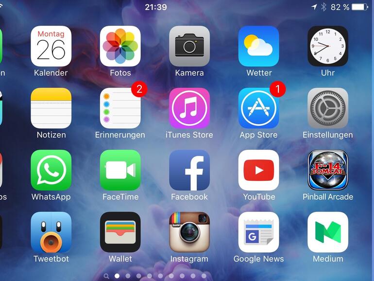 Einige Apps und auch der Home-Bildschirm nutzen auf dem iPhone 6s Plus den zusätzlichen Platz für eine sehr praktische Navigationsleiste.