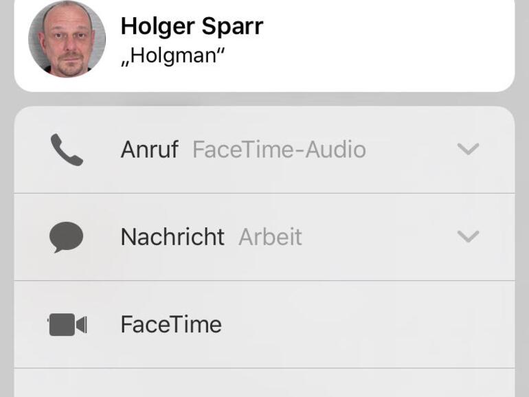 Drückt man fester auf ein Kontaktsymbol (hier in Nachrichten), bietet das iPhone 6s die verfügbaren Kommunikationsarten an.