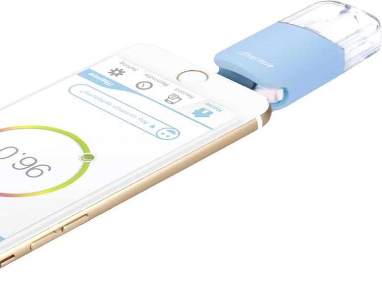 Das Thermometer iThermie von Odoyo wird einfach an den Klinken-Anschluss des iPhone gesteckt und misst die Temperatur wahlweise an der Stirn oder im Ohr.
