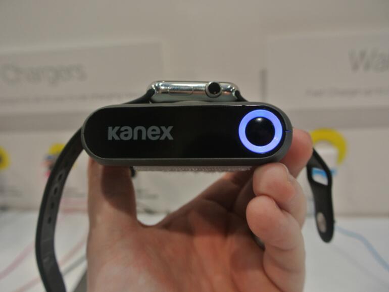 Mit den zusätzlichen 4.000 mAh halten ein iPhone und eine Apple Watch zusammen locker ein ganzes Wochenende durch