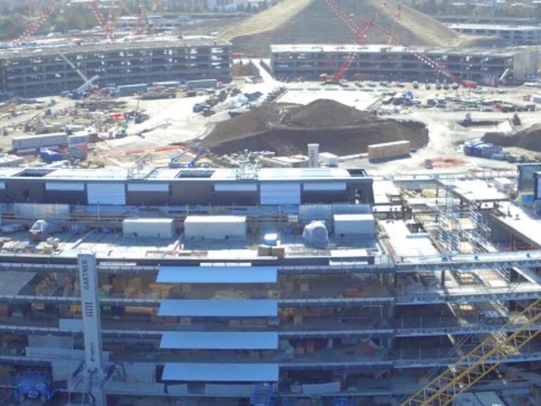 Externe Glasmontage am Campus 2