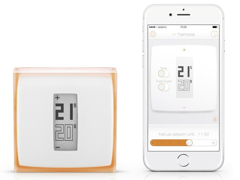 Den Tado-Thermostaten kann man überall hinstellen oder an die Wand hängen. Die iPhone-App ist simpel gehalten und steuert den Thermostaten aus der Ferne.