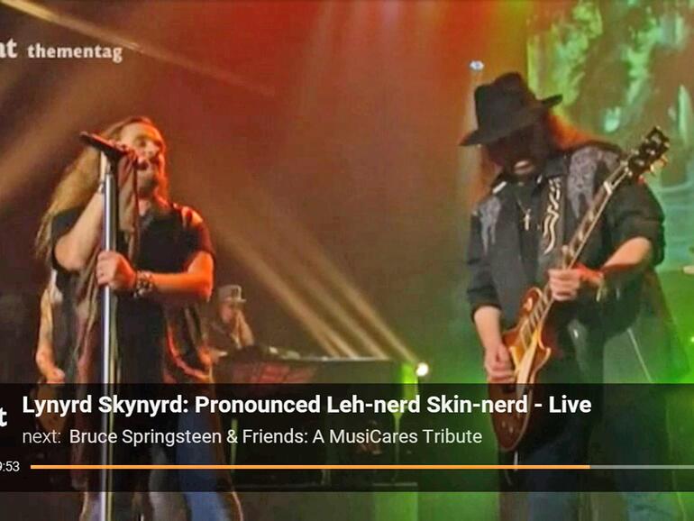 Nur wenige Apps wie hier die Fernseh-App Zattoo gestatten das Streaming auf die Chromecast-Modelle. Die App kontrolliert dann auch die Steuerung der Wiedergabe.