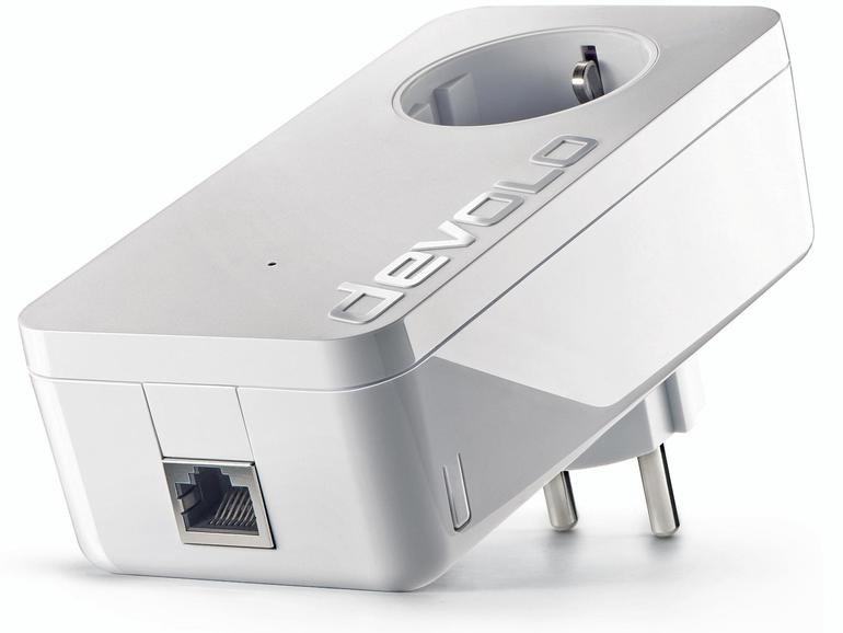 Steht nur ein Stromkabel zur Verfügung, sind Powerline-Adapter wie der Devolo dLAN 1200+ eine schnelle Alternative.
