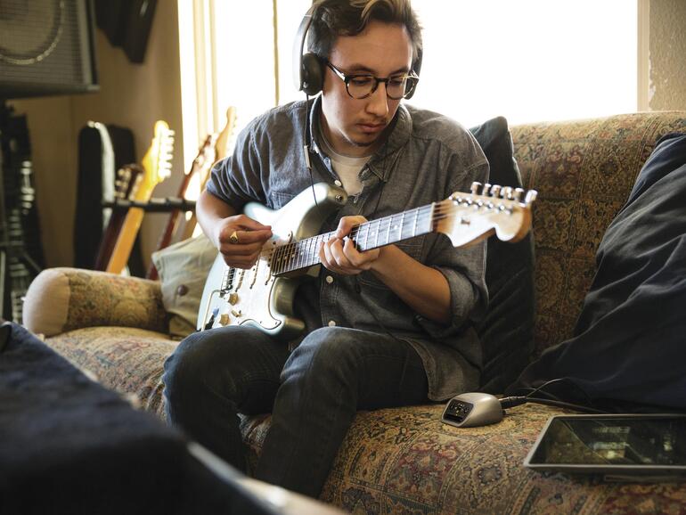 Etwas gewichtiger, dafür mit kombiniertem Klinken- und XLR-Eingang: Das Shure MVi.