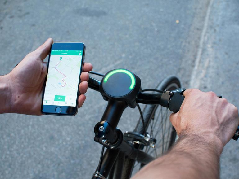 Das SmartHalo bietet Navigation und viele zusätzliche Services.