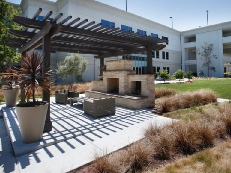 Auf diesem Campus hat Apple ein Gebäude angemietet und stört derzeit Anwohner mit Motorenlärm