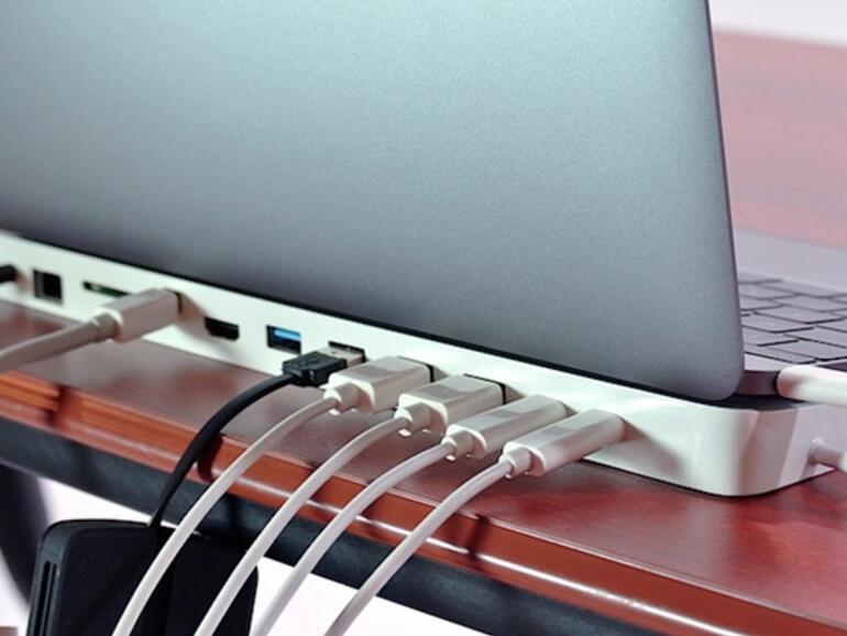 Das HydraDock bietet 12 Anschlüsse