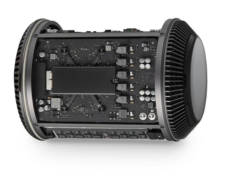 An der Rückseite des Mac Pro 2013 findet man den Flash-Speicher.