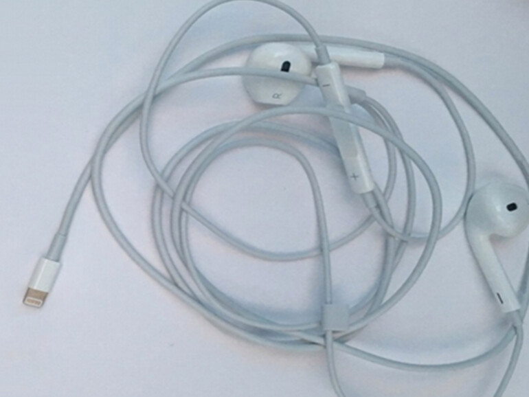 Es sind erste Bilder von EarPods mit Lightning-Anschluss gesichtet worden